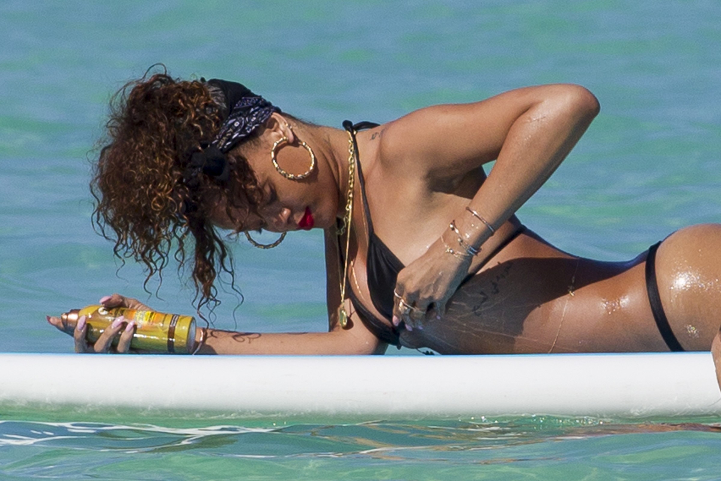 Rihanna-35.jpg